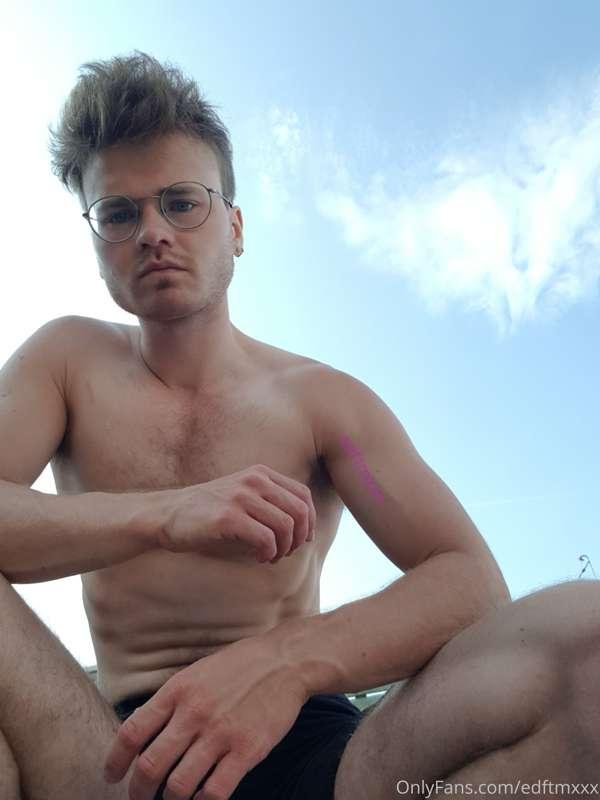 Spending the heatwave in various states of undress 🙃