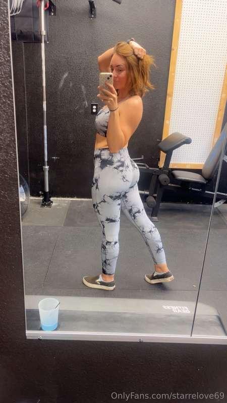 One of my favorite times of the day is working out 💪 🍑 