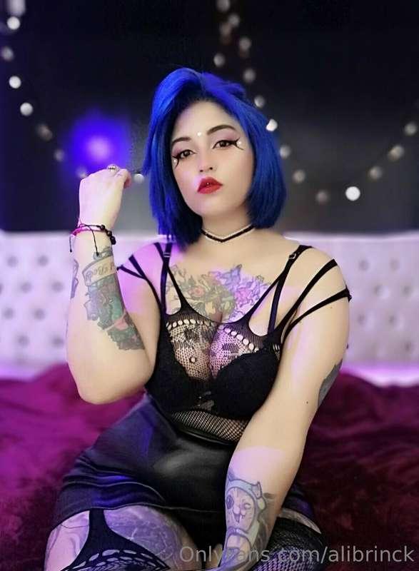 Hi daddy! I know you're there waiting for my vid! send me $5..