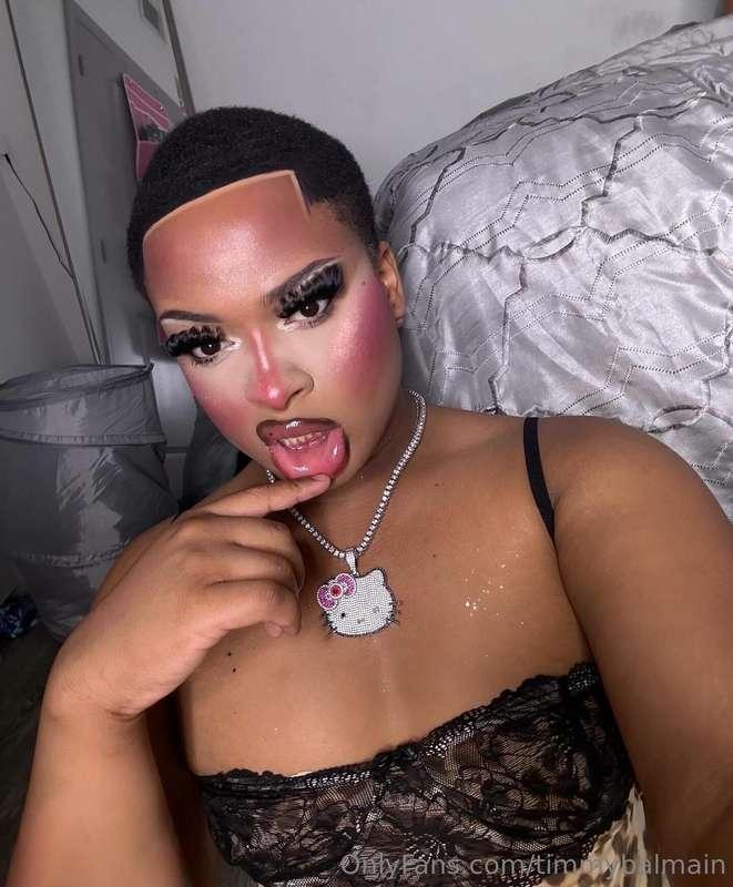 me lookin at all the crazy shit people send me on here. like..