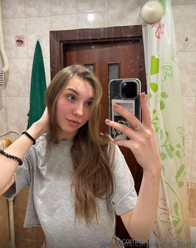 @bella.moore 𝐇𝐎𝐑𝐍𝐘 𝐑𝐈𝐆𝐇𝐓 𝐍𝐎𝐖 and wanna be your personal cums..