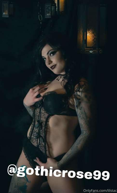 My girl @gothicrose99 🖤😘is a kinky inked goddess go subscrib..
