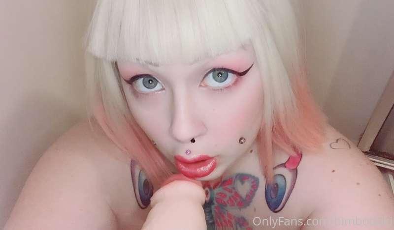 Just thinking about how much I love giving blowjobs 🤤