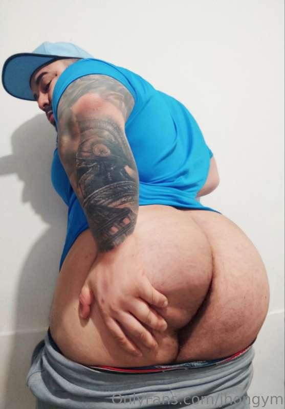 Y abro mi culo grande para ti

And I open my big ass for you