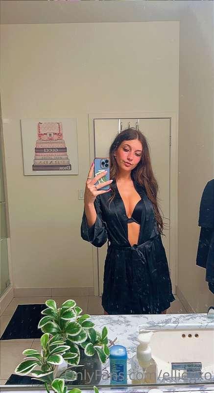 Swipe to untie this robe and DM me to keep going 😈