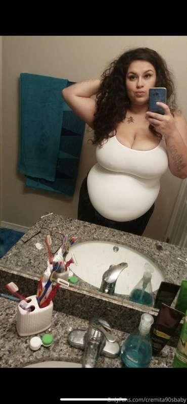 Sending some 🤰🏻🤰🏻🤰🏻 titty pics in the DMs 2017 😉