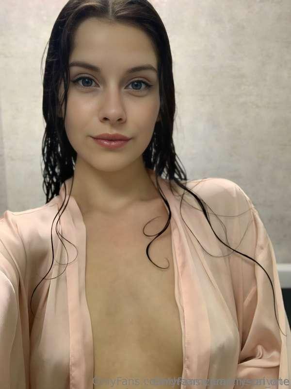 🔥 FREE SUB NOW @ashley_shining_star 🔥This brunette @ashley_s..