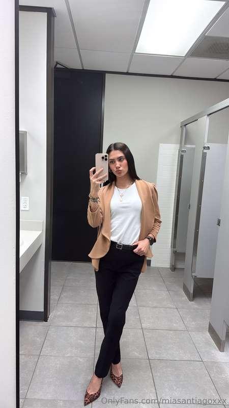 What would you do to me in your office? 👩‍⚕️💕