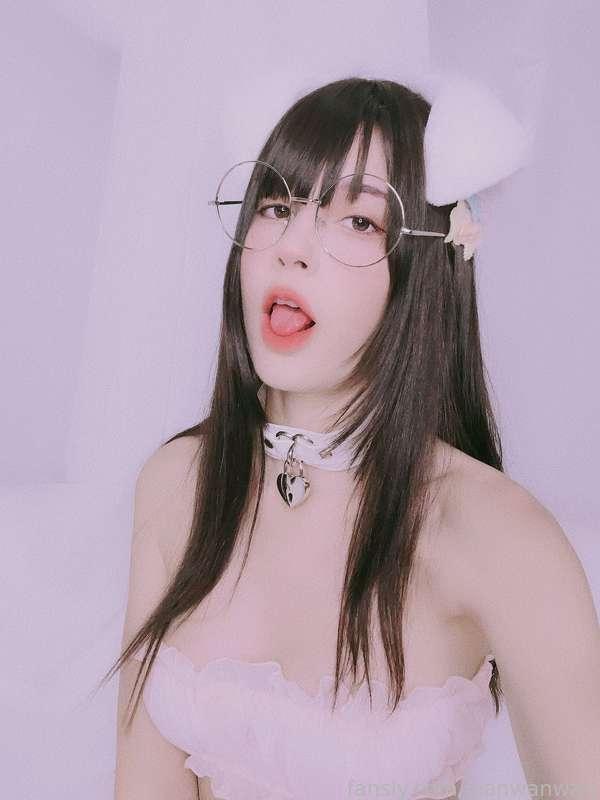 Happy New Year! Lots of good news incoming! Starting with, I will now be using Fansly on a daily basis &lt;3 The subscription tier will be the same as my onlyfans one so you can pick on which platform you would like to consume the content! Looking forward to spend more time with you all over here 🥺👉🏼👈🏼