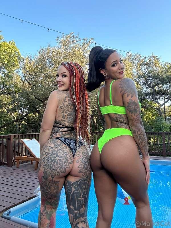 Bootylicious babes 🥰@antiversesuicide 