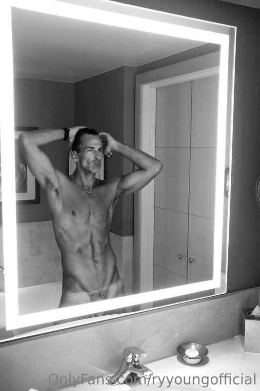 A great mirror with good lighting in a beautiful hotel room,..