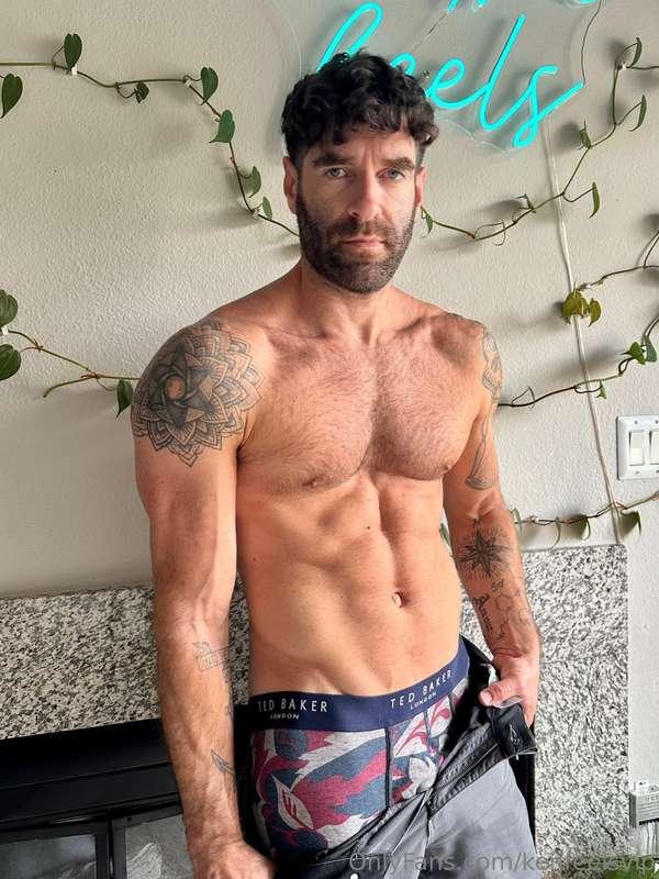 Pants are slipping. Should I stop? 😈