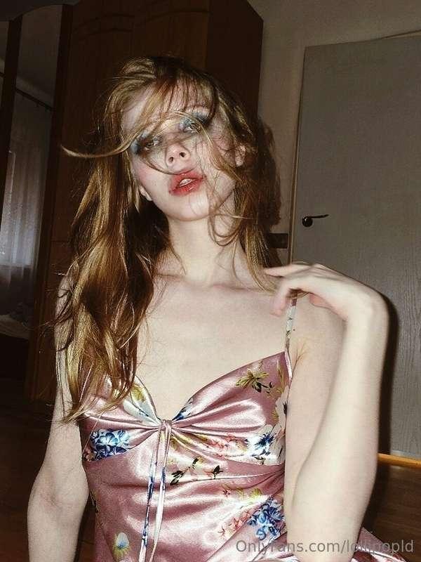 Slow mornings, messy hair, no bra…Would you kiss me before c..