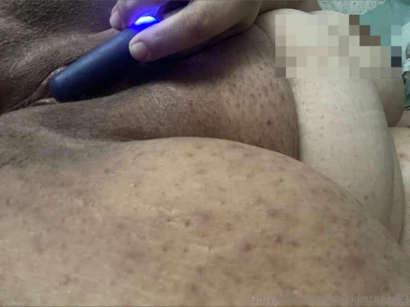 I had a little fun with my vibrator 💦 it feels so amazing wh..