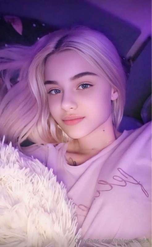 🔥 STOP SCROLLING🔥
Your sweet girl with dirty thoughts! 
@sta..