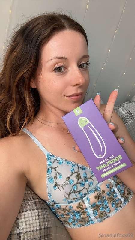 Got a new toy!!! Who wants to see me try it out hehe 🍆🍆🍆
