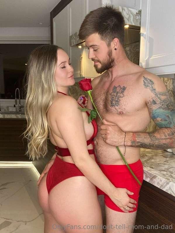 He is so romantic 😍❤️🌹