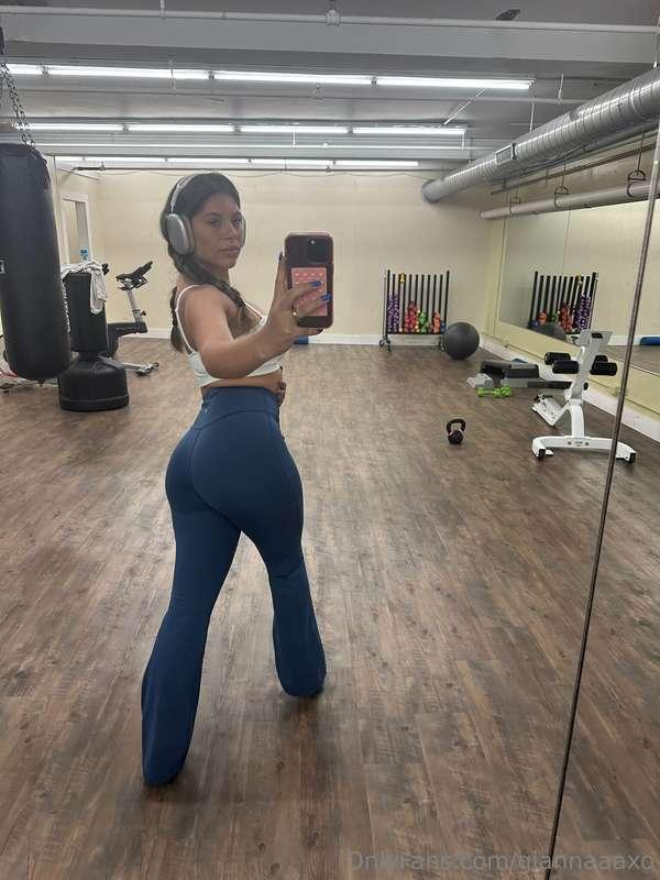 would you get sweaty with me? 🤭