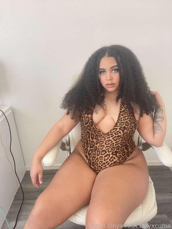 onyxcums image #1
