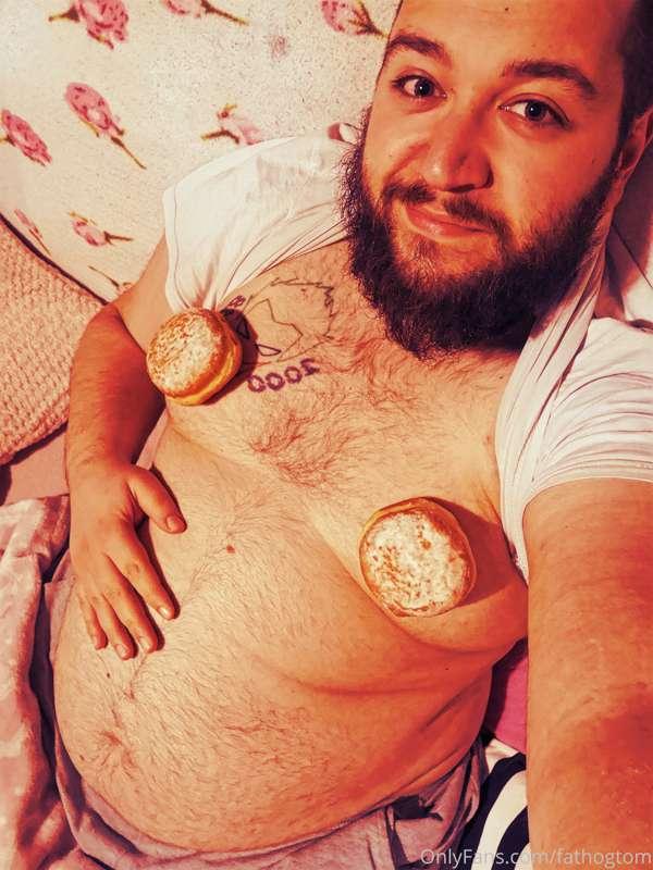 Instead of pancake tits I proudly present doughnut tits 🐖