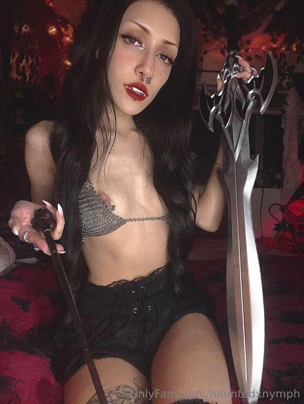 - 𝗣𝗶𝗰𝗸 𝘆𝗼𝘂𝗿 𝘄𝗲𝗮𝗽𝗼𝗻 -