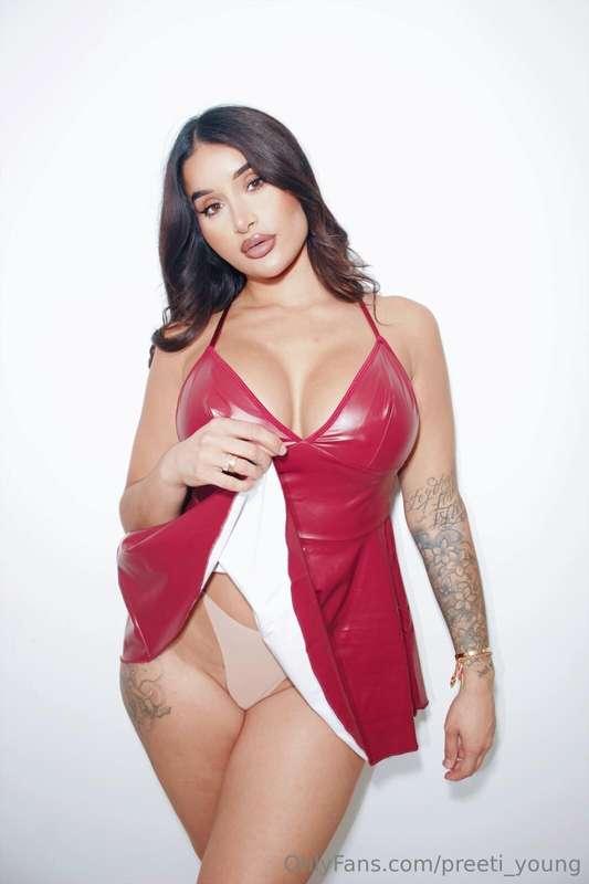 Want to taste this perfect pussy 🐱 