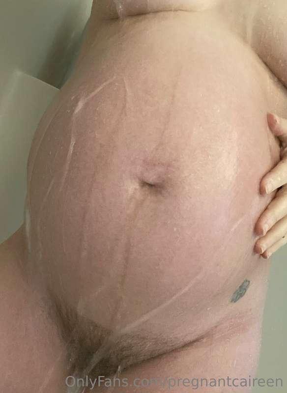 Throwback Thursday: pregnant shower view 😍💦