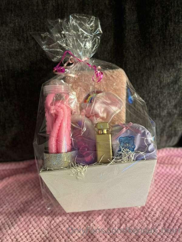 Tip $300 and I will discreetly mail you my Easter bundle fil..
