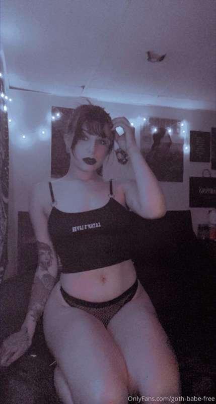 goth-babe-free main image
