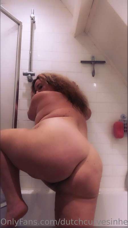 dutchcurvesinheels image #2