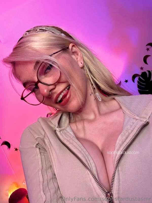 Selfie after filming 💖 if you want to see more boobs from ev..