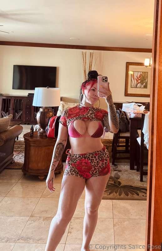 Hi KINGS!!😈💦 Im in the DM'S now so come chat and get content..