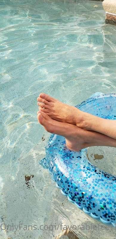 More pictures of me in the water! 😊💕💦