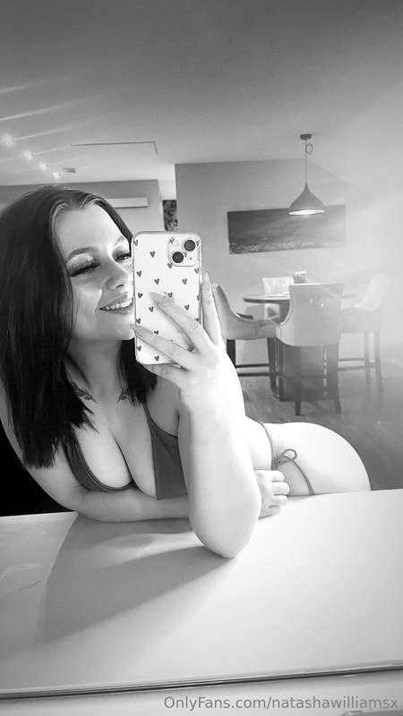 Go vote on my pinned post over on @natashawilliamsxx and you..