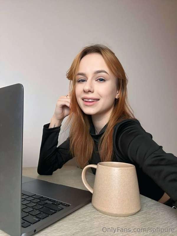 Movies mode… but make it cozy ☕💻 A little tea, a little focu..