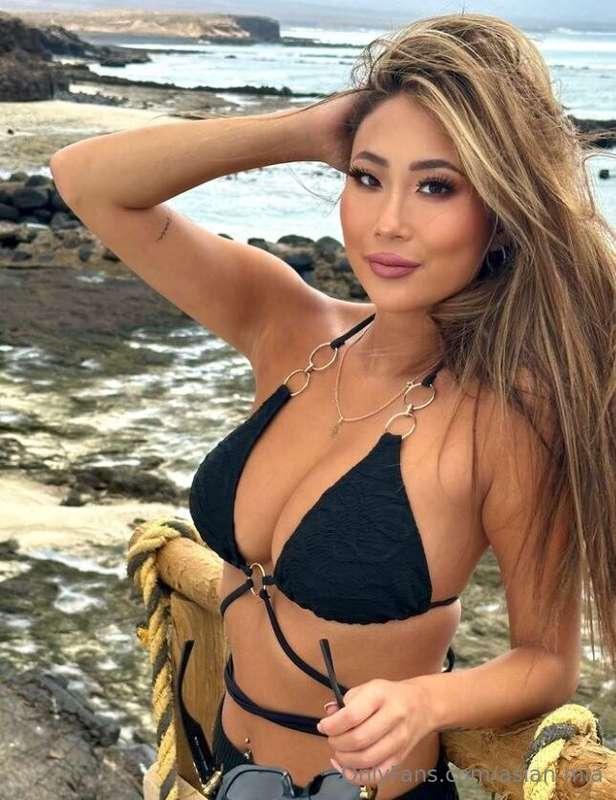 could you take some nice photos of me at the beach👀? there i..