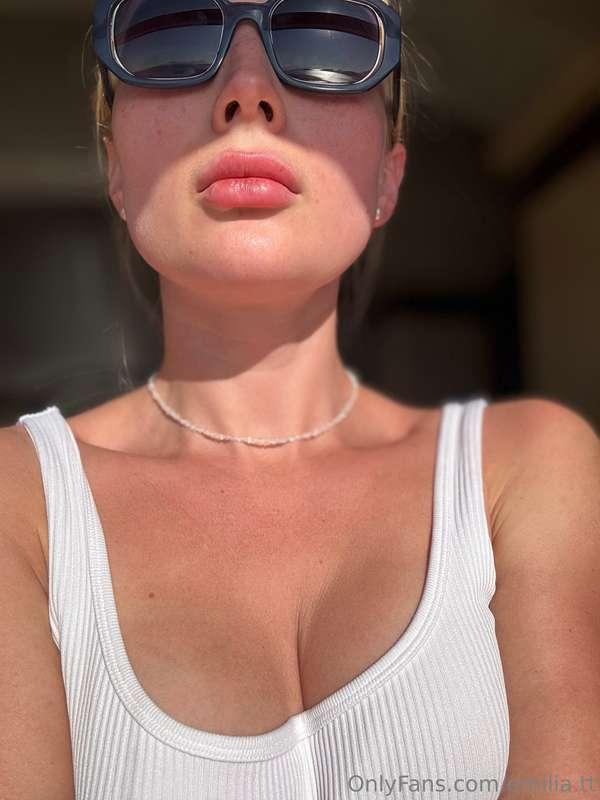 Sun kisses💋