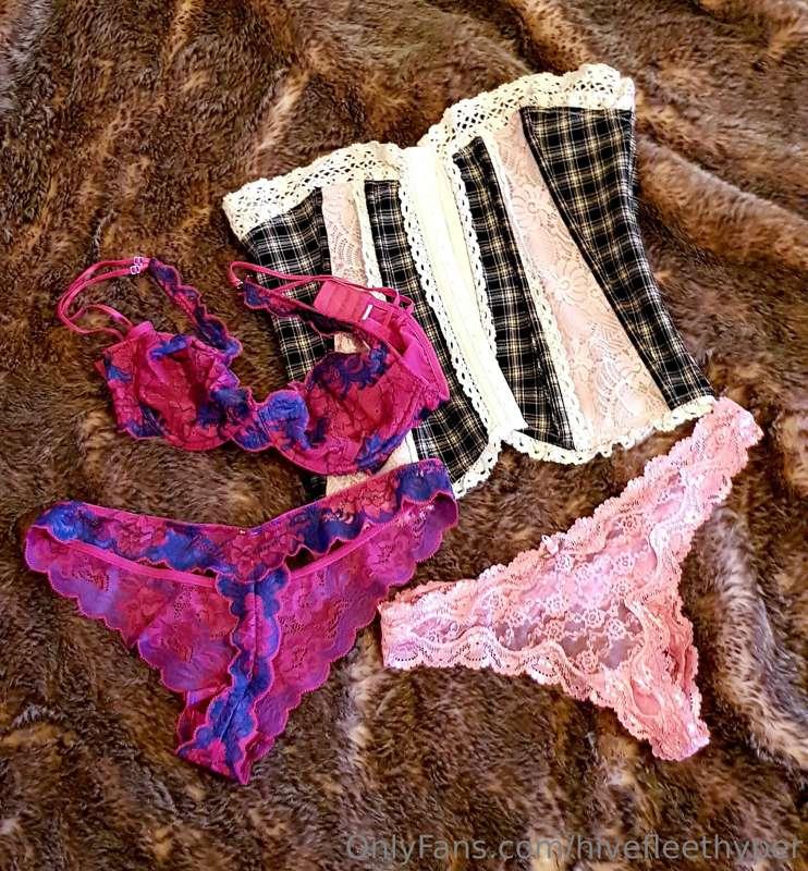 Mommy yazz has some new outfits to play with and wants to sh..