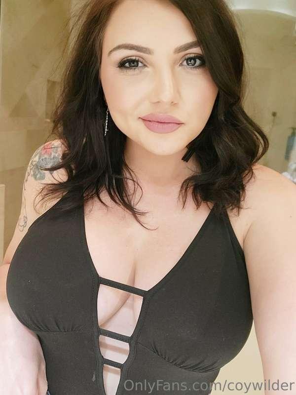 Sexy smirk to brighten your day 😏

💋 For discounted PPV, unc..