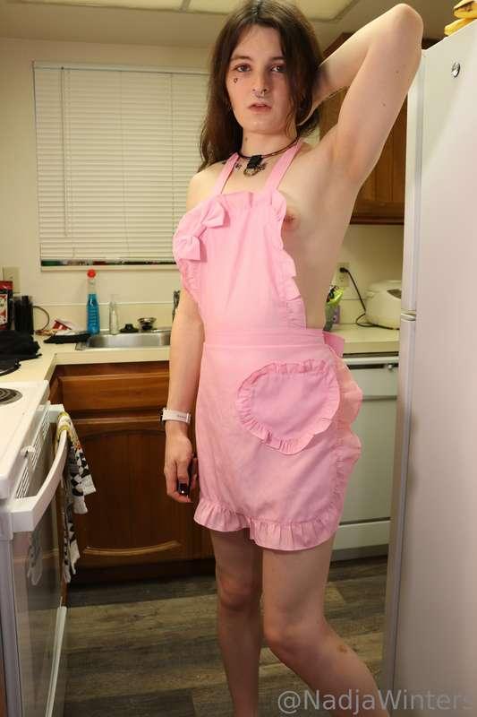 Can i be your neet trans girl housewife? 🥺🥺🥺