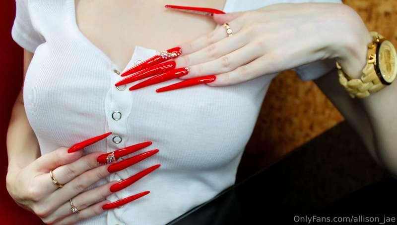 Very long red nails and boobs❤️‍🔥❤️😏