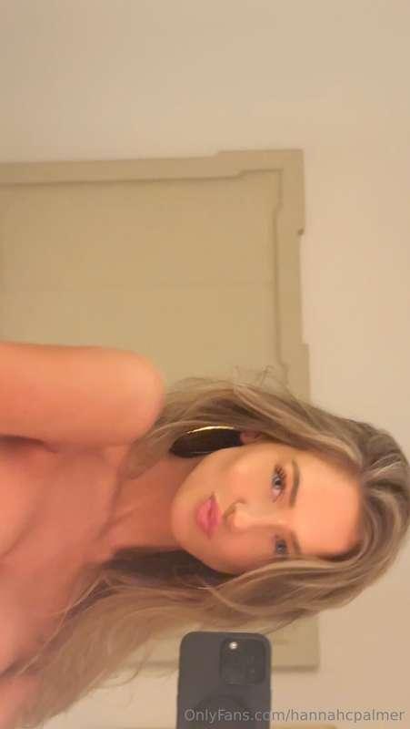 I know a mirror loves to see me coming 😘btw if your seeing t..