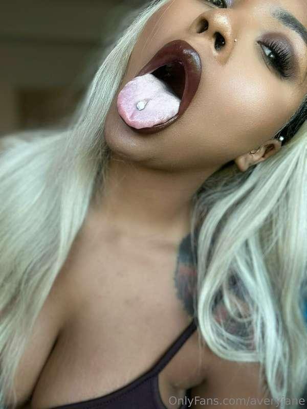 Give me your 🍆 to suck on