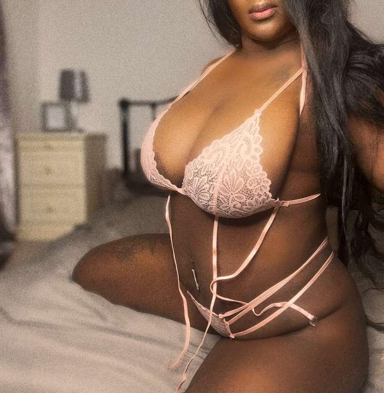 Spend the evening peeling off my lingerie 😍
