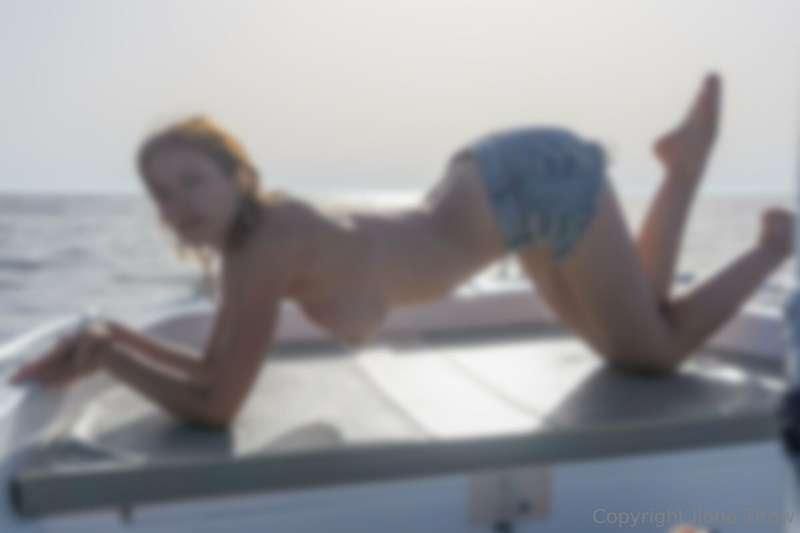 Here are some nice topless shots from the boat trip on Corfu..