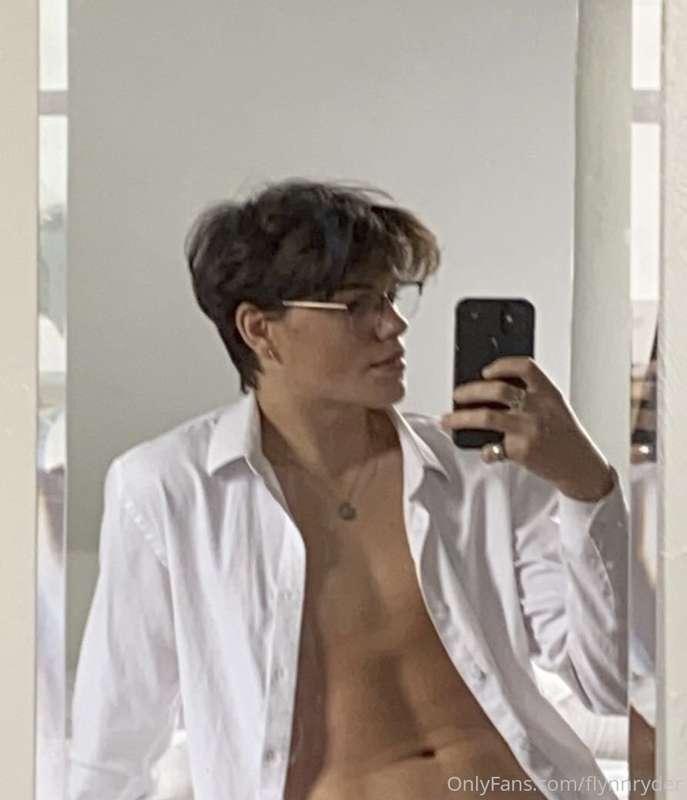 Who wants the whole picture? Dm me 🤪💦