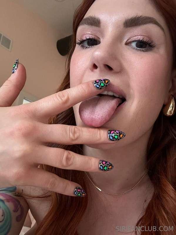 Where are all you hand and feet lovers?! 👀  ***DM me NOW!!!!..