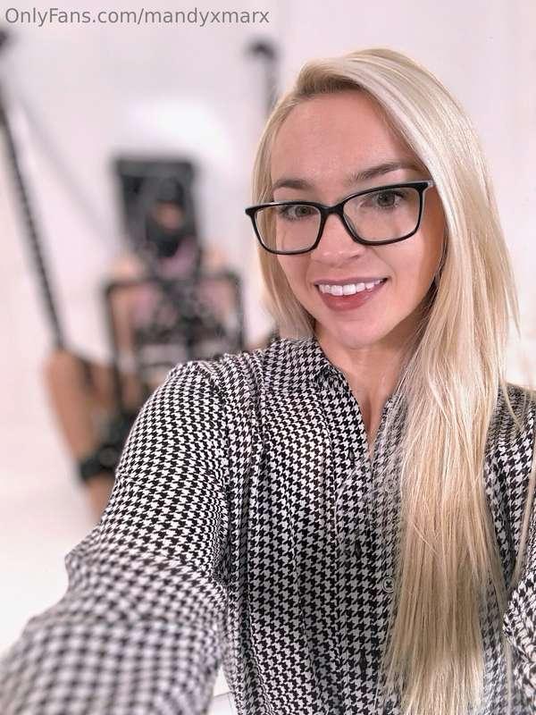 sorry if no one is picking up the phone right now, our recep..