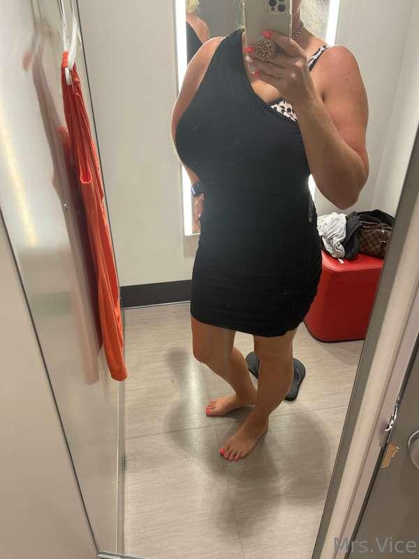 Doing some shopping for vacation 🛒