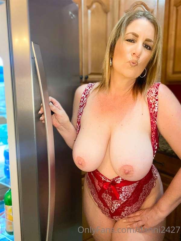 I promise to make you a sandwich after we’re done fucking 😜😘